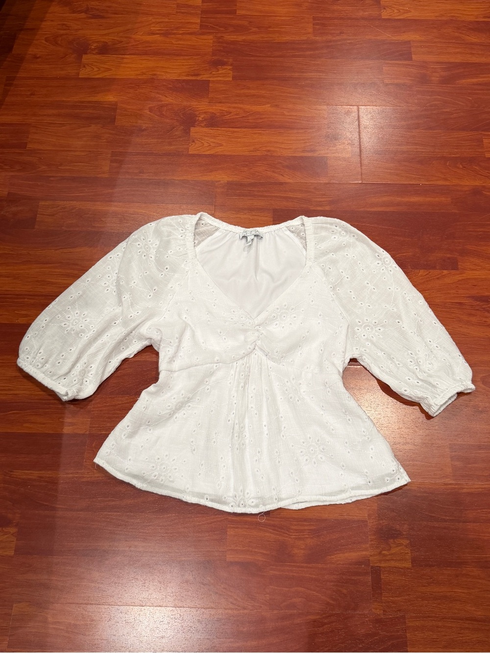 Sophia Vergara Eyelet V-Neck Puff Sleeve Women's Top in White Small
